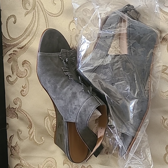 NWOB Sz 40 (10) Garnet Hill "Carmella" Fringe Wedges - Picture 5 of 10